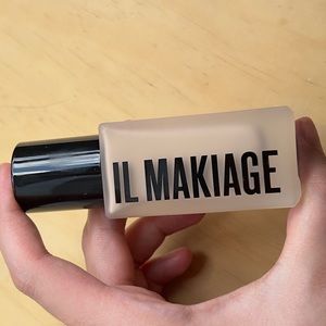 il makiage light foundation